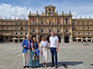 Junto a Luis Alberto de Cuenca, Almudena de Arteaga e Ignacio Gallego